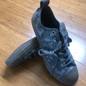 Converse - Size 5 Jrs/Size 7 Women’s sneakers